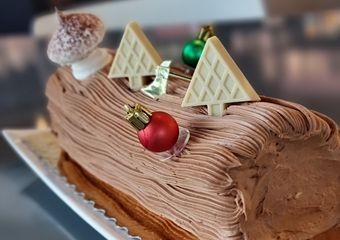 Bûche de Noël roulée traditionnelle au chocolat {facile et rapide} : Il  était une fois la pâtisserie